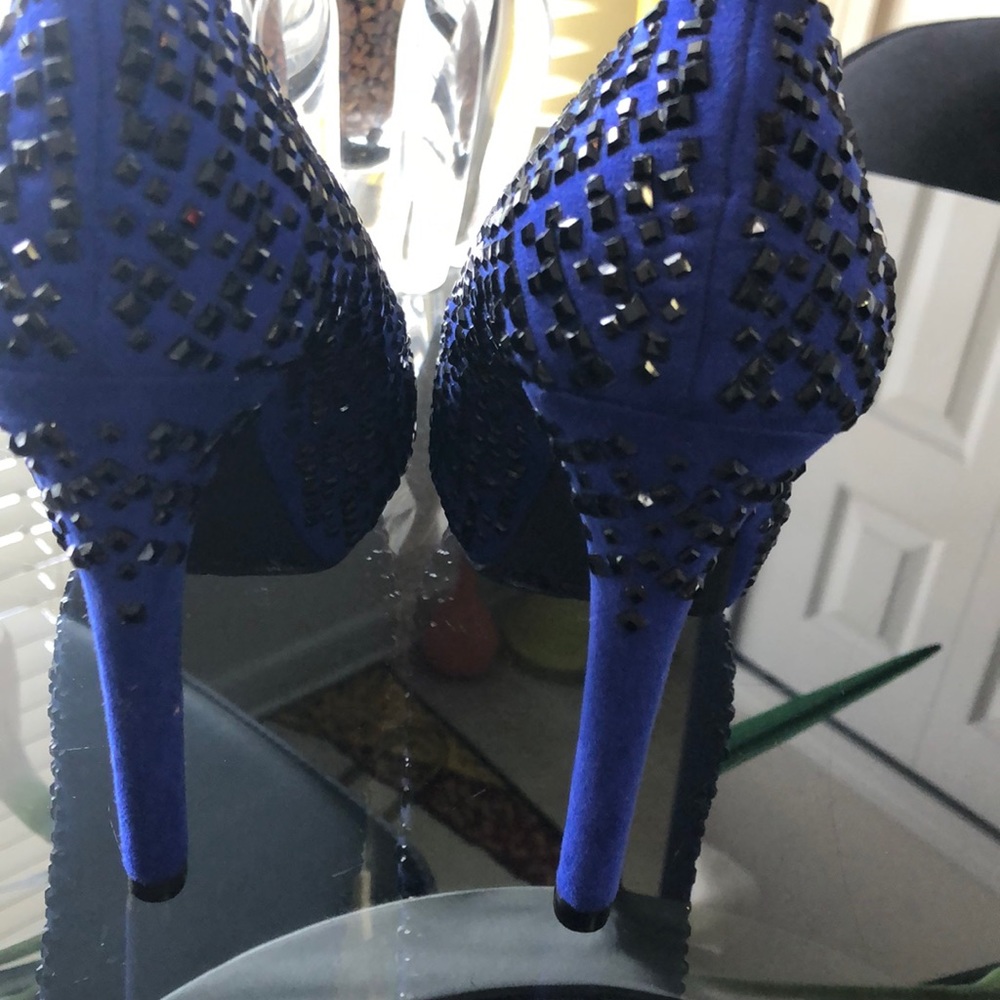 Shoes - Picture 5 of 5